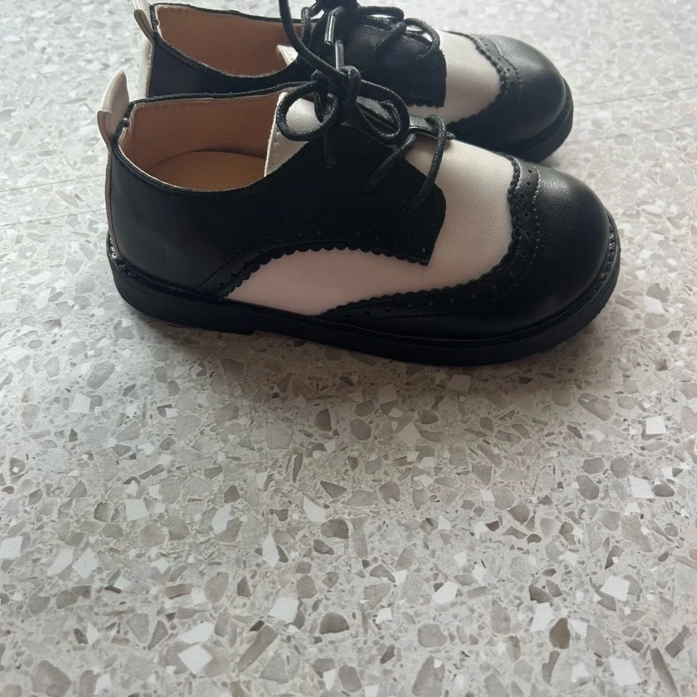 New mg baby shoes kids size (29) US 11